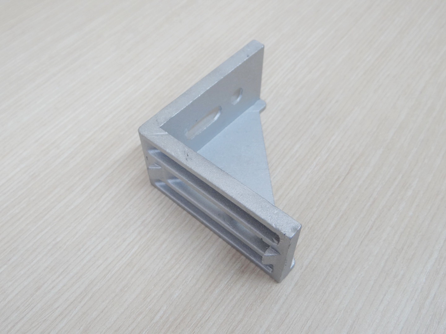 Bracket L สำหรับ Series 40 Alu Profile