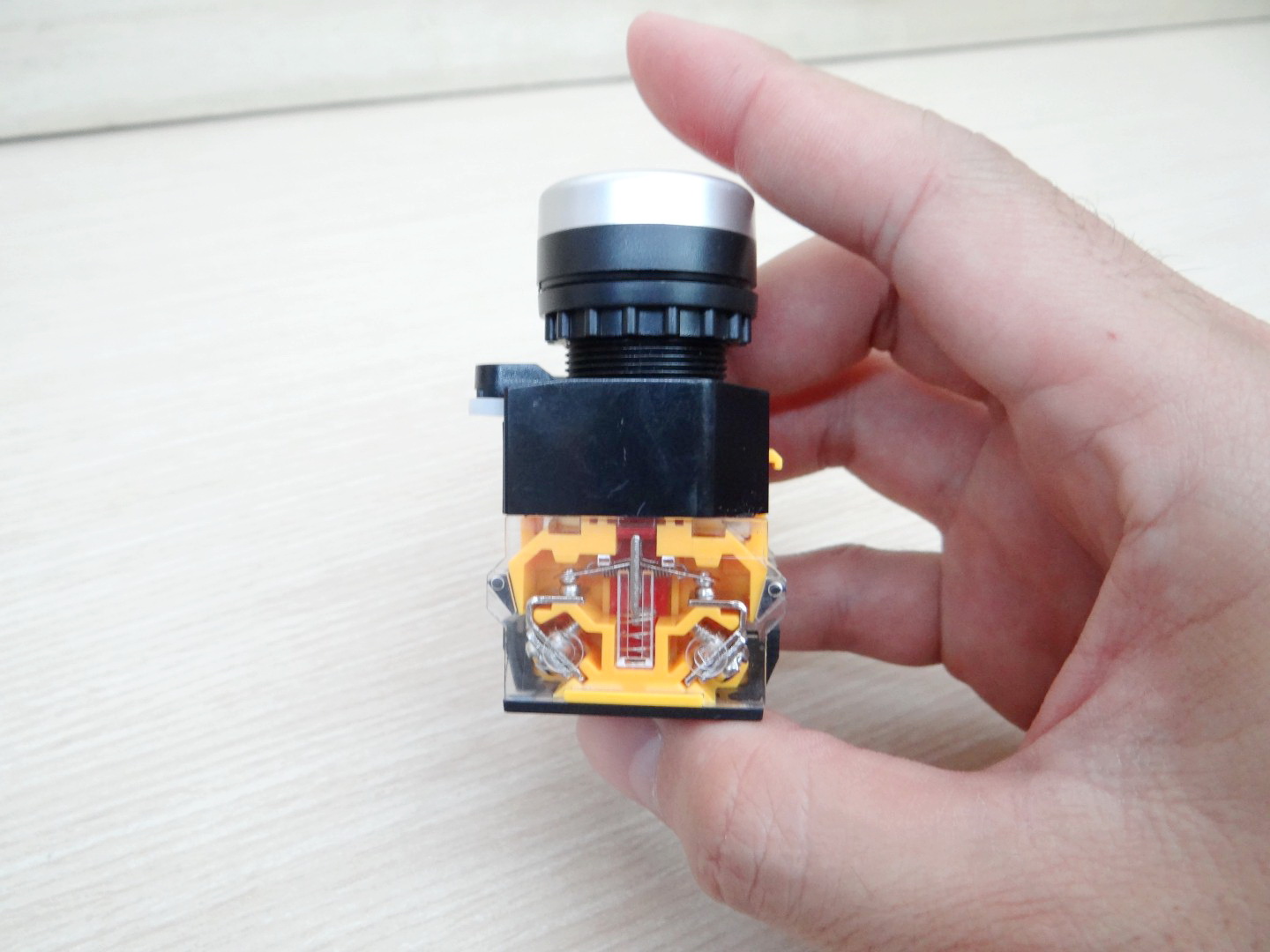 LA38 22mm Flat Head Pushbutton Switch 1NO/1NC Reset (Blue - กดติด-ปล่อยดับ) LA38-11BN