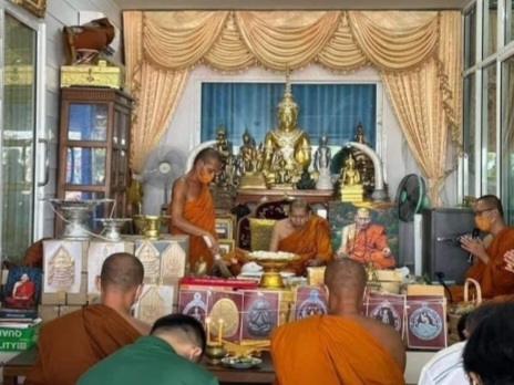 พระพุทธเจริญทรัพย์ (เนื้อรวมผงว่านผงพุทธคุณ) ปี66 หลวงปู่มหาศิลา สิริจันโท เมตตาอธิษฐานจิตปลุกเสกเดี่ยว (มีโค้ด หมายเลข 1729)