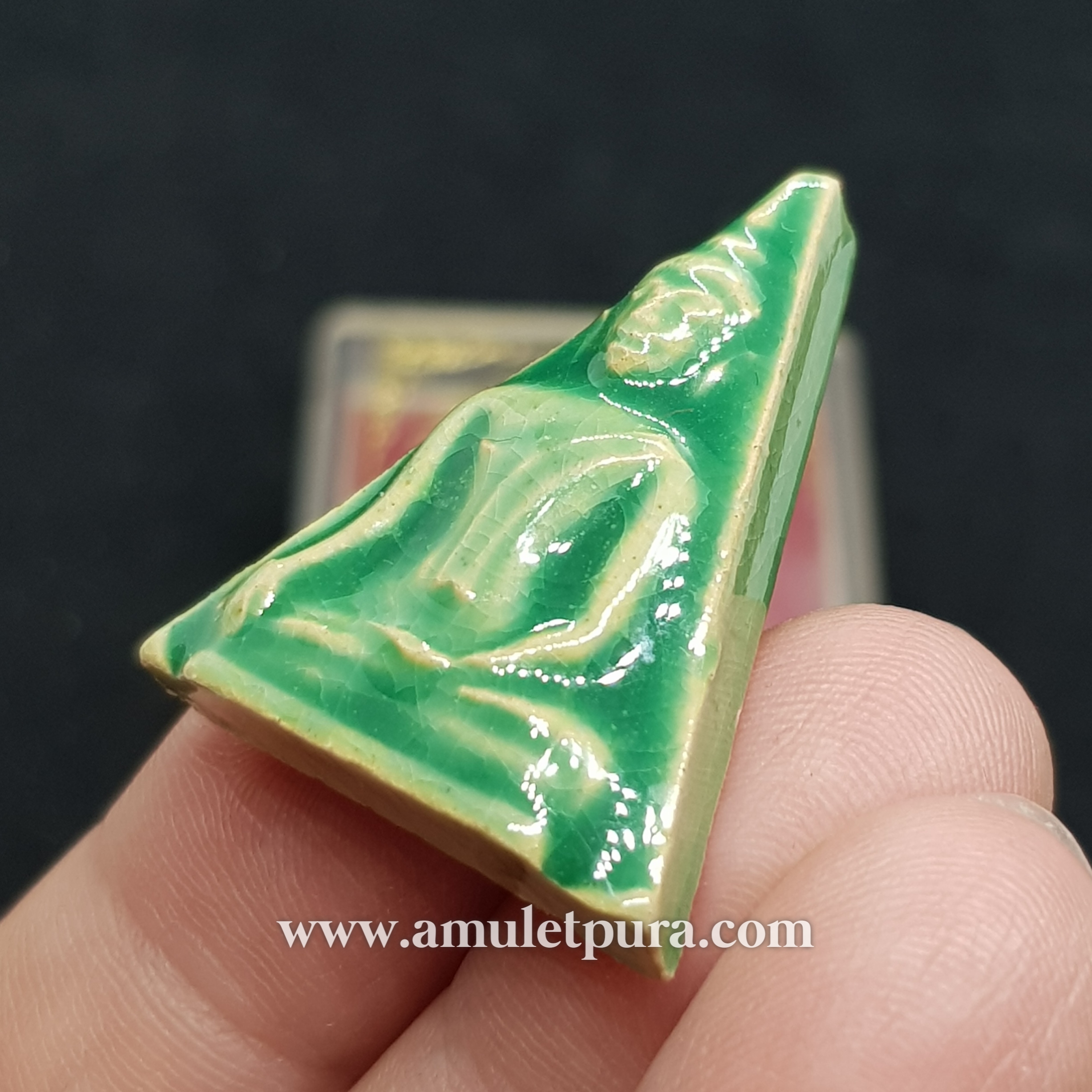 พระนางพญาเสน่ห์จันทร์ เคลือบเขียว รุ่นสมบูรณ์ทรัพย์ ปี47 สมเด็จญาณสังวรณ์ สมเด็จพระสังฆราชฯ วัดบวรนิเวศวิหาร กรุงเทพมหานคร