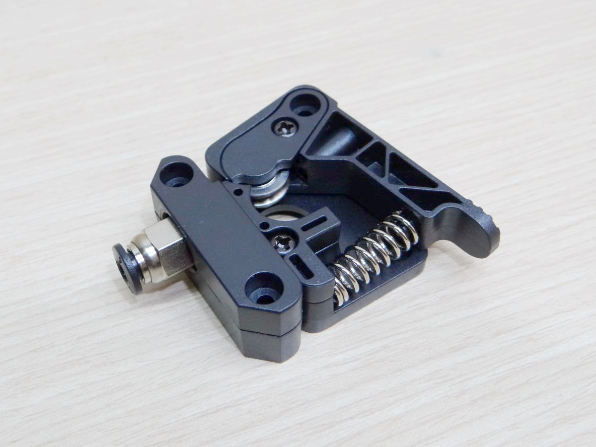 Right-hand Extruder 1.75mm feeding makerbot PC4-M5 injection pieces