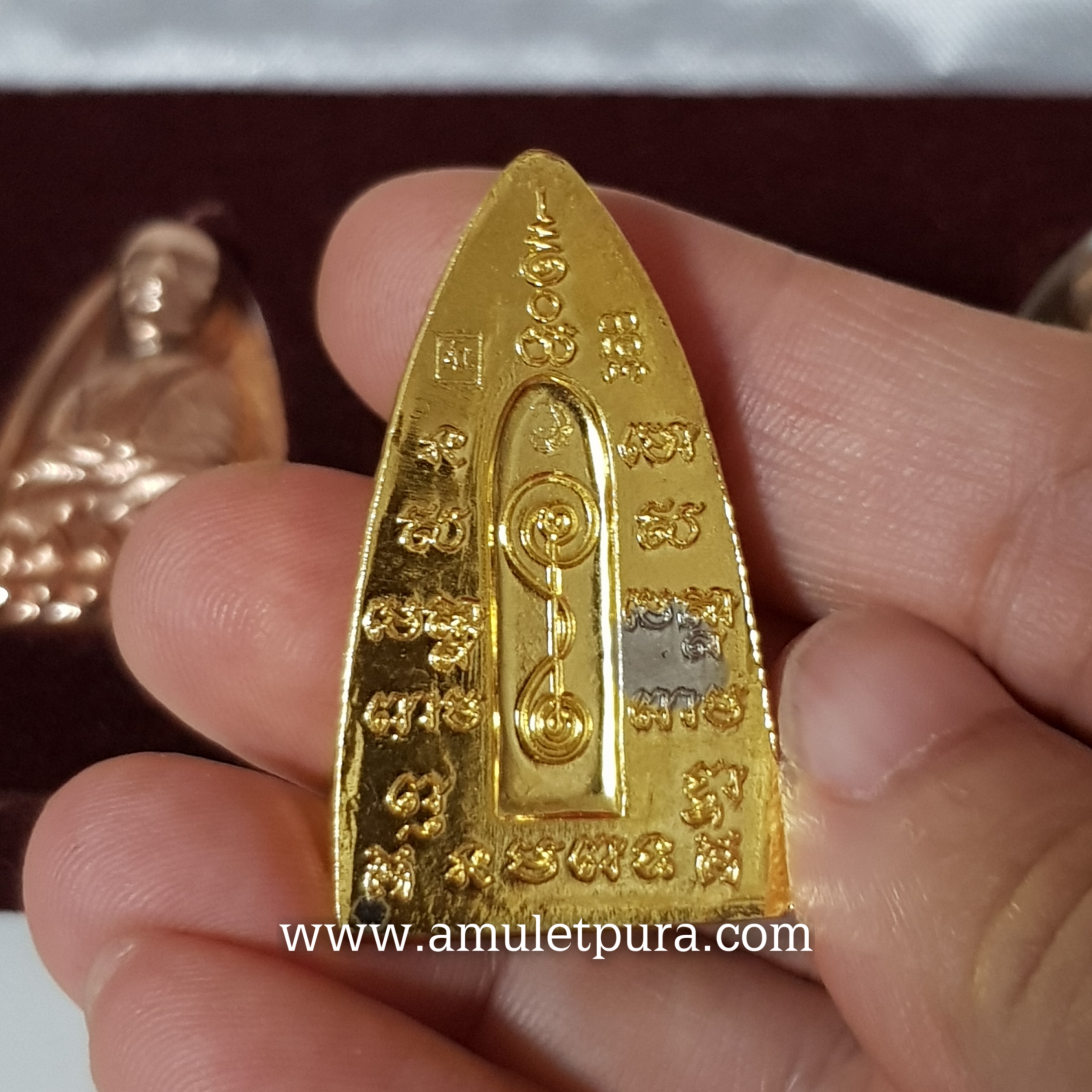 หลวงปู่ทวดเตารีดหลังรางปืน ชุดกรรมการพระเจ้า 5 พระองค์ รุ่นกันภัย53 ลังกาสุกะ พระอาจารย์แดง วัดไร่บางตาวา จ.ปัตตานี(ก ตอกโค้ดพิเศษ หมายเลข 358)