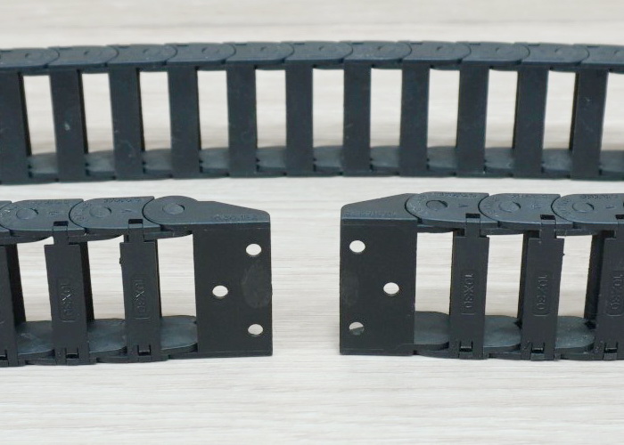 10 x 30 mm Cable drag chain R28mm ยาว 1M และ End Connectors (Bridge open outside)