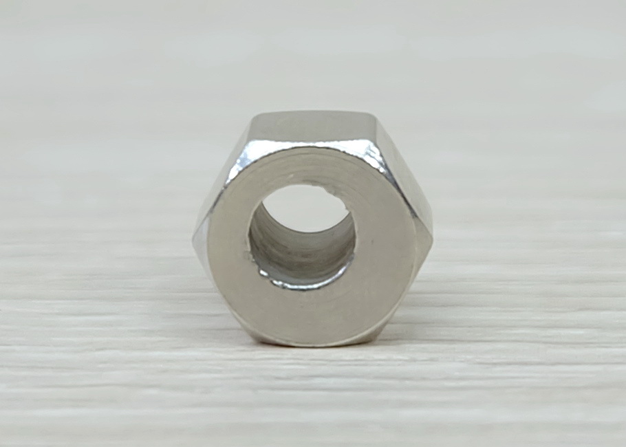 Eccentric column 6 mm - bore 5mm <OD 10mm> (Nickel-plated)