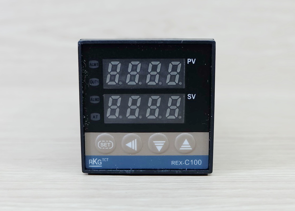 เครื่องควบคุมอุณหภูมิระบบ PID รุ่น REX-C100FK02-V*DA (No alarm) 240V/50HZ + Thermocouple 0 to 400 °c