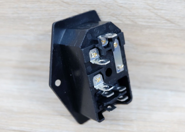 AC-01A Plug Socket 3 Pin Male AC250V พร้อมสวิทช์และฟิวส์ 10A