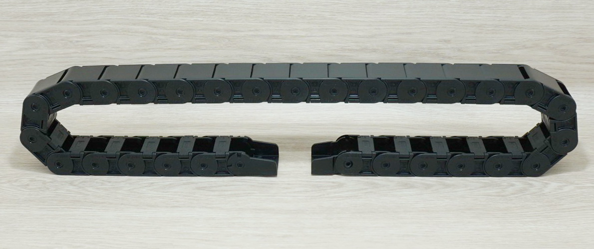18 x 25 mm Cable Drag Chain R38mm ยาว 1M และ End Connectors (Semi-Enclosed)