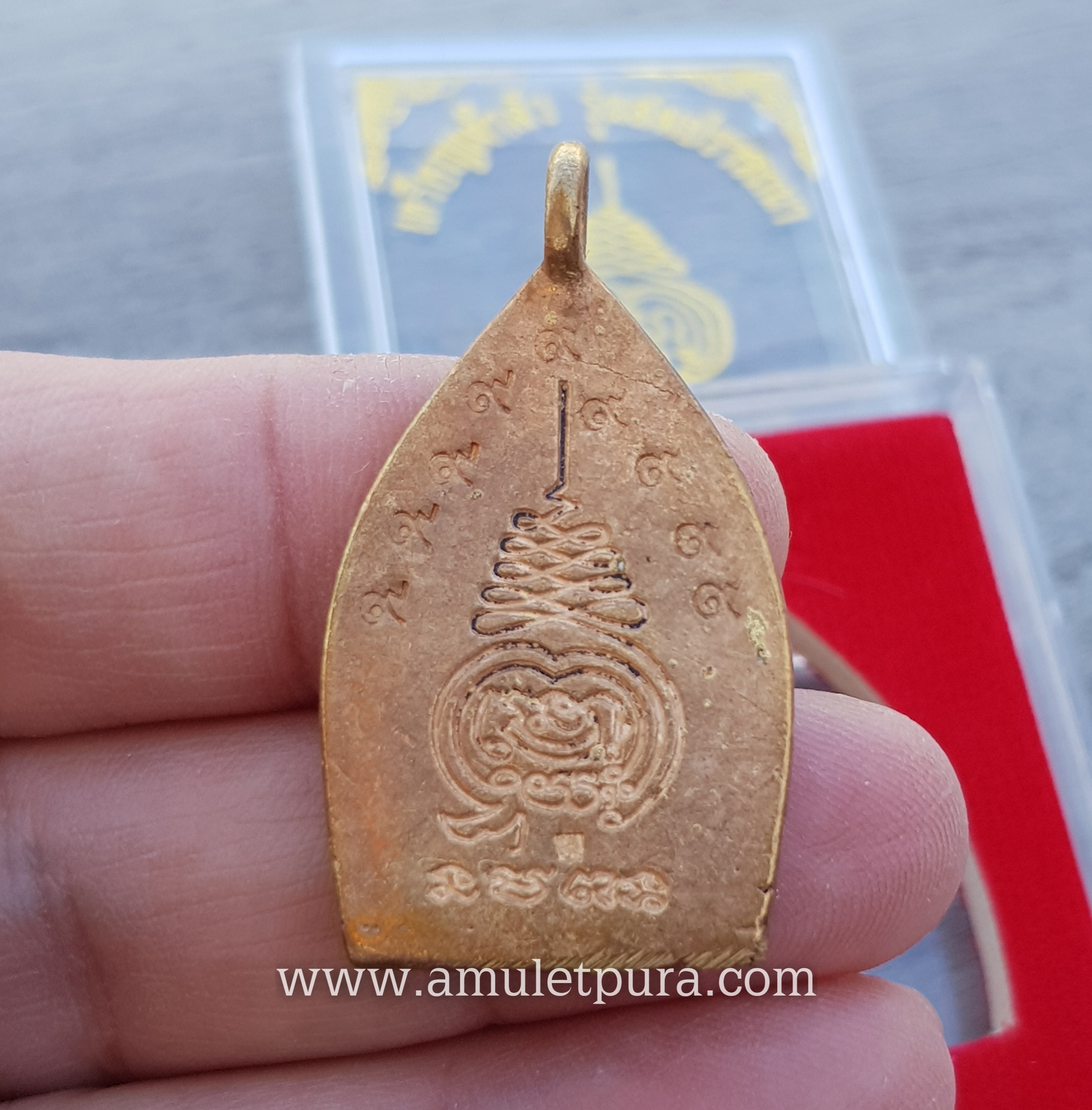 เหรียญเจ้าสัว (เนื้อสัมฤทธิ์แดง) พิมพ์ใหญ่ รุ่นสมปรารถนา ปี55 หลวงพ่อสัญญา (คง) วัดกลางบางแก้ว จ.นครปฐม (ตอก 1 โค้ด และ เลข ๙ อีก ๙ ตัว)