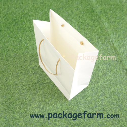 ถุงกระดาษอาร์ตขาว เบอร์ 4 แนวตั้ง ขนาด 8" x 10" x 4"