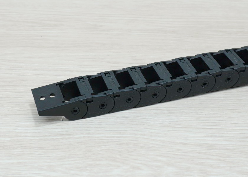 15 x 20 mm Cable Drag Chain R28mm ยาว 1M และ End Connectors (Bridge open outside)
