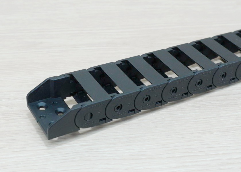 15 X 30 mm Cable Drag Chain R38mm ยาว 1M และ End Connectors (Bridge open outside)