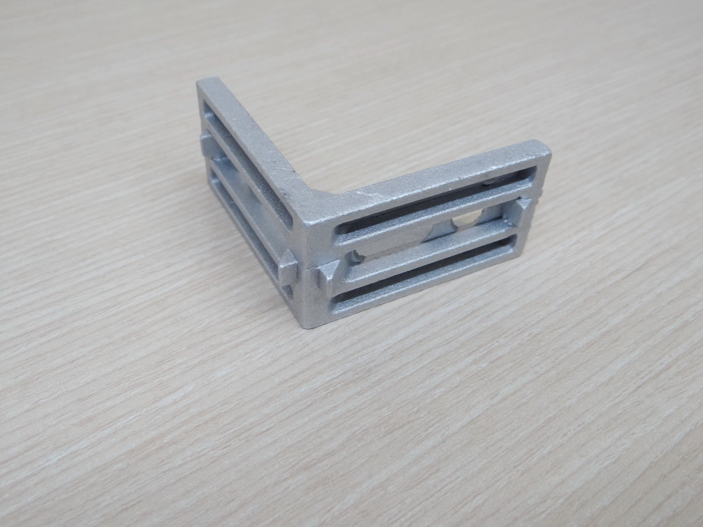 Bracket L สำหรับ Series 30 Alu Profile