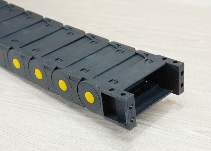 25 X 77 mm Cable Drag Chain R55mm ยาว 1M และ End Connectors (Fully-Enclosed)