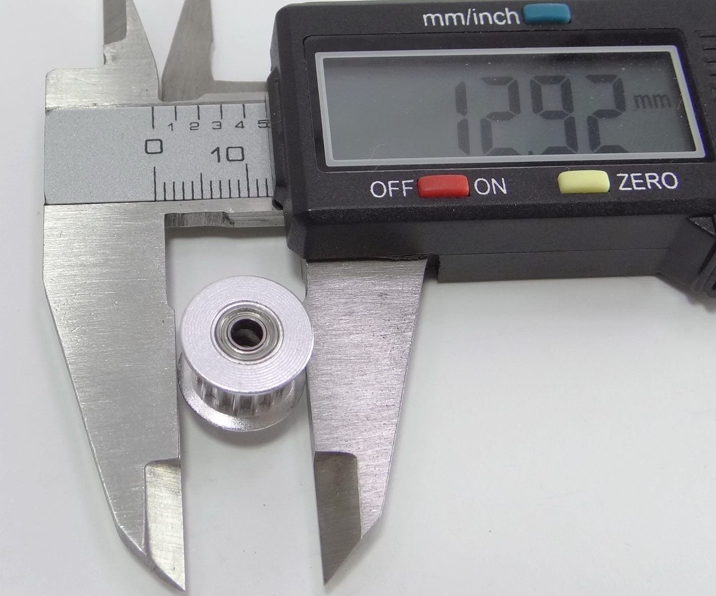 Pulley Wheel 16 ฟัน 2GT width 6mm belt (Bore 3mm)