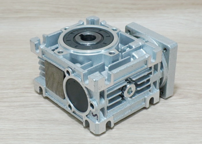 10:1 NMRV30 Worm Gearbox Speed Reducer for NEMA23 (shaft: input 8mm / Out 14mm)