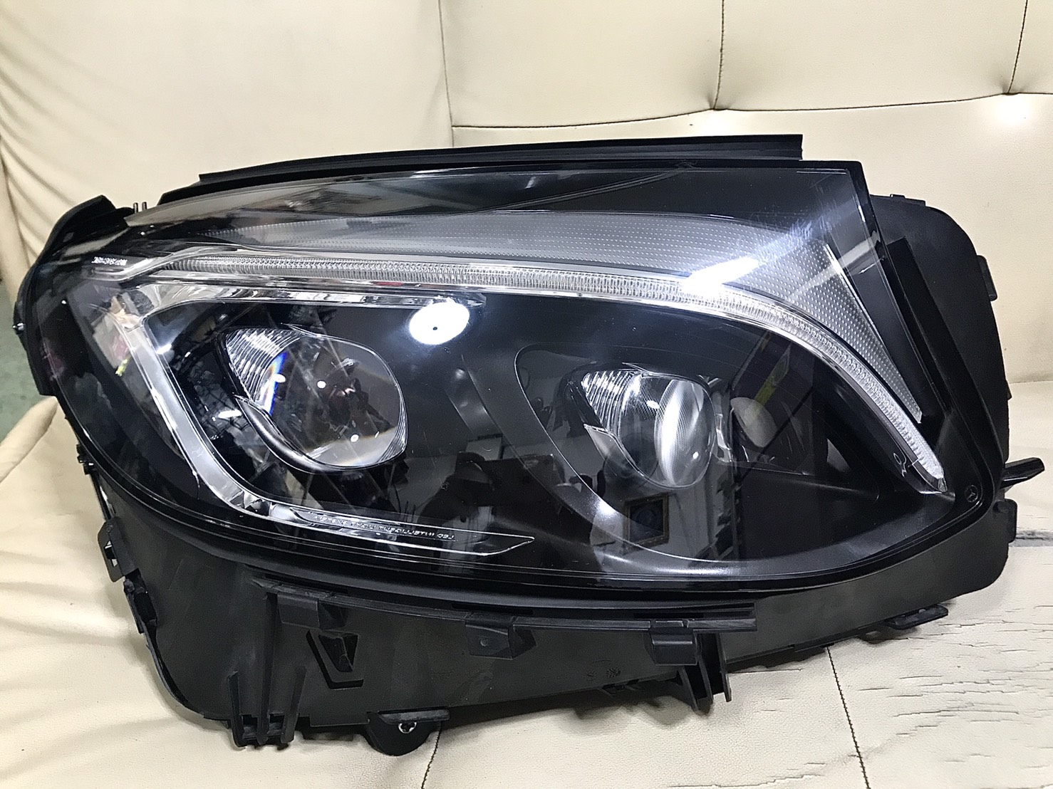 เสื้อไฟหน้า BENZ W253 XENON R