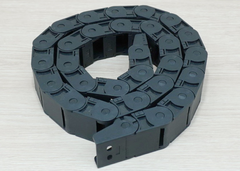 18 X 25 mm Cable Drag Chain R38mm ยาว 1M และ End Connectors 2-รูยึด (Semi-Enclosed)