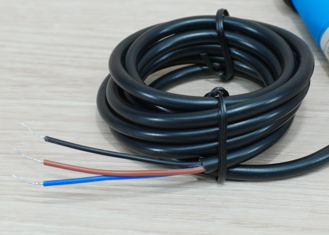 E3F-DS300C4 Infrared Photoelectric Sensor 10-300cm Detection Range Adjust (NPN, NO)