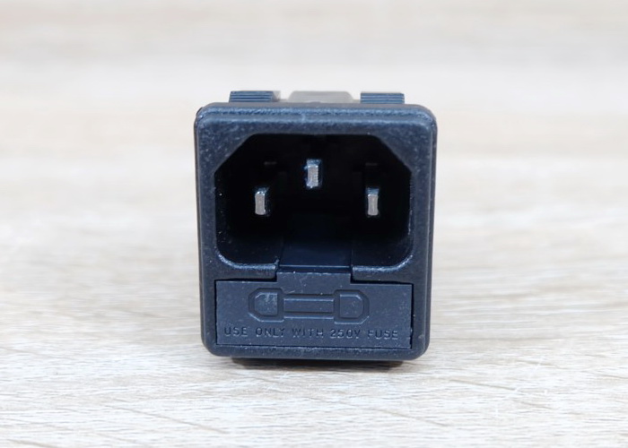 AC-02 Plug Socket 3 Pin Male AC250V พร้อมสวิทช์และฟิวส์ 10A