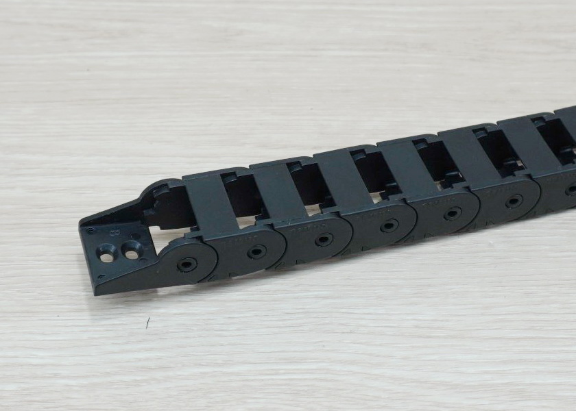 15 x 20 mm Cable Drag Chain R28mm ยาว 1M และ End Connectors (Bridge open outside)