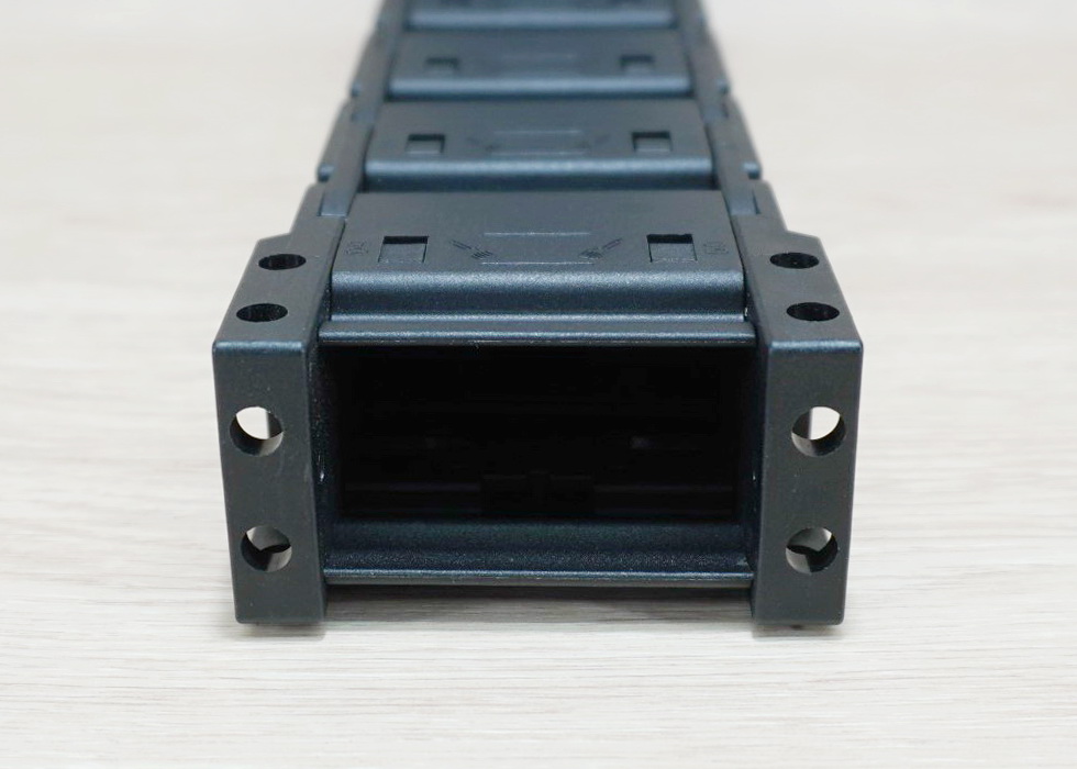 25 X 50 mm Cable Drag Chain R65mm ยาว 1M และ End Connectors (Fully-Enclosed)