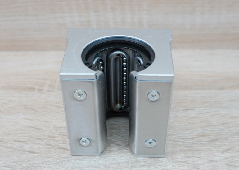 SBR30GA (ร่องเหล็ก ทนทานสูง) Steel Retainer - Aluminum Linear Ball Bearing Block
