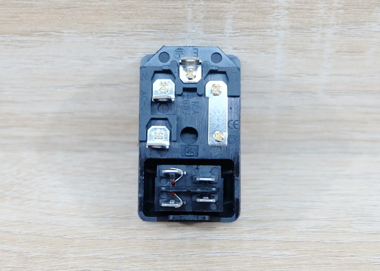 AC-01 Plug Socket 3 Pin Male AC250V พร้อมสวิทช์และฟิวส์ 10A