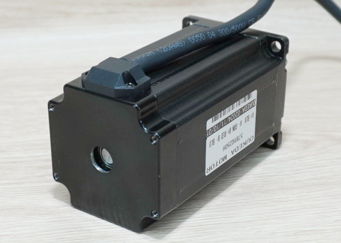 OUKEDA - Stepper Motor (Nema 23) แรงบิด 3.5N.m 4.2A Shaft 8mm (57BYG250H) 1m Cable