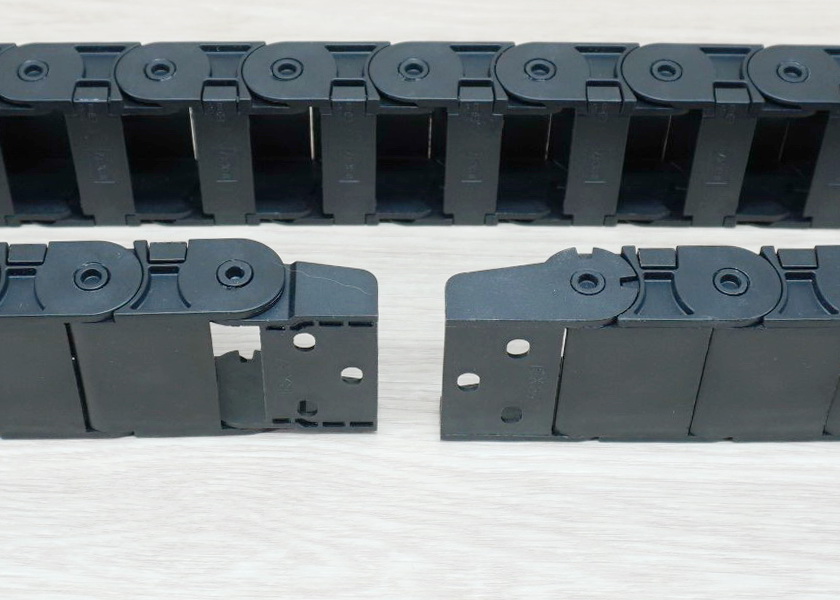 18 x 37 mm Cable Drag Chain R38mm ยาว 1M และ End Connectors (Semi-Enclosed)