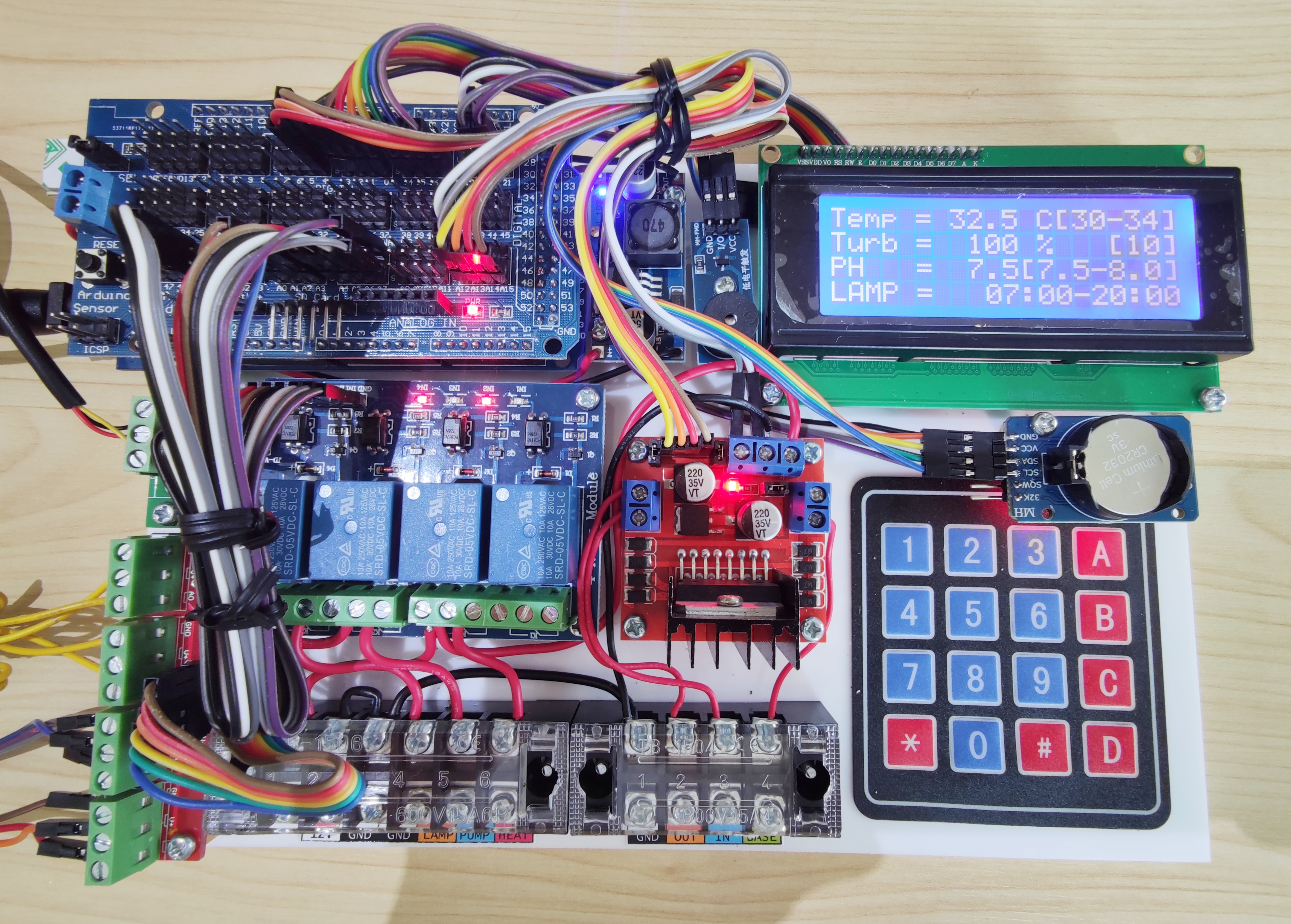 เครื่องควบคุม "ตู้ปลาอัตโนมัติ V2 "