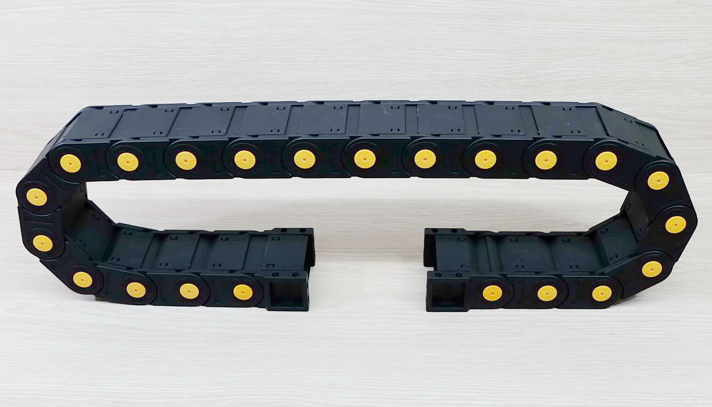 25 X 50 mm Cable Drag Chain R65mm ยาว 1M และ End Connectors (Fully-Enclosed)