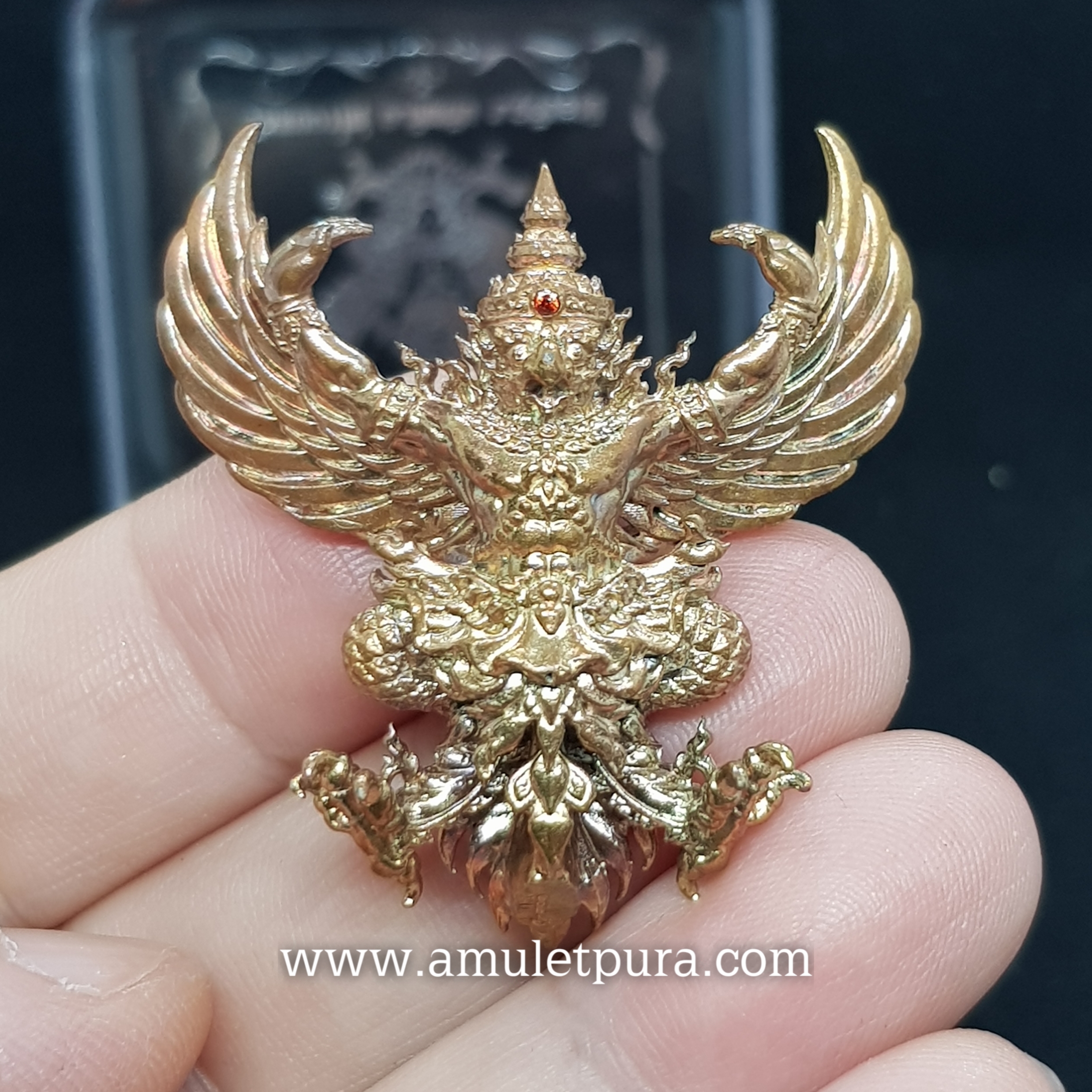 พญาครุฑผู้ทรงอิทธิฤทธิ์ทั่วหล้า(เบญจโลหะ ทับทิม)พิมพ์ใหญ่ รุ่นคำภีร์เศรษฐี168 ปี63 วัดหนองไผ่ จ.อุทัยธานี(มีโค้ด หมายเลข301)