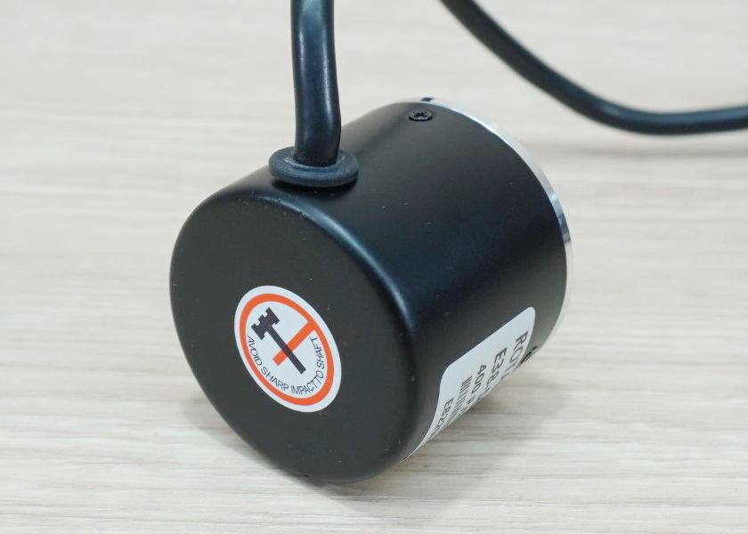 400P/R Incremental Rotary Encoder (E38-S6-400-2-N-24) Shaft 6mm, Cable 2M, NPN, 5-24VDC