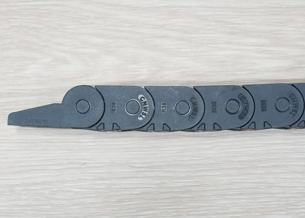 15 x 15 mm Cable Drag Chain R38mm ยาว 1M และ End Connectors (Bridge open outside)