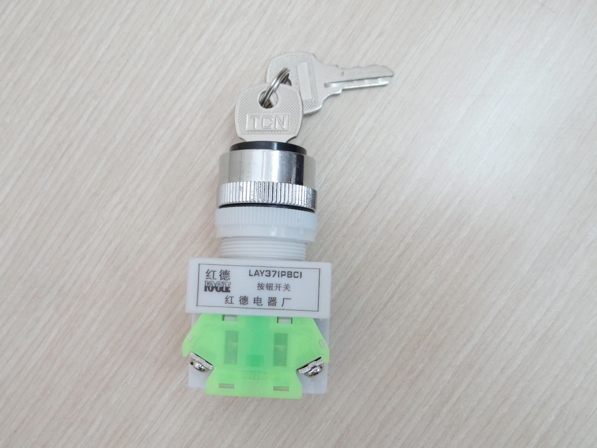LAY37-20Y3 Rotary Switch + key 3 position 10A Flush NO-OFF-NO 22mm (Self-lock)
