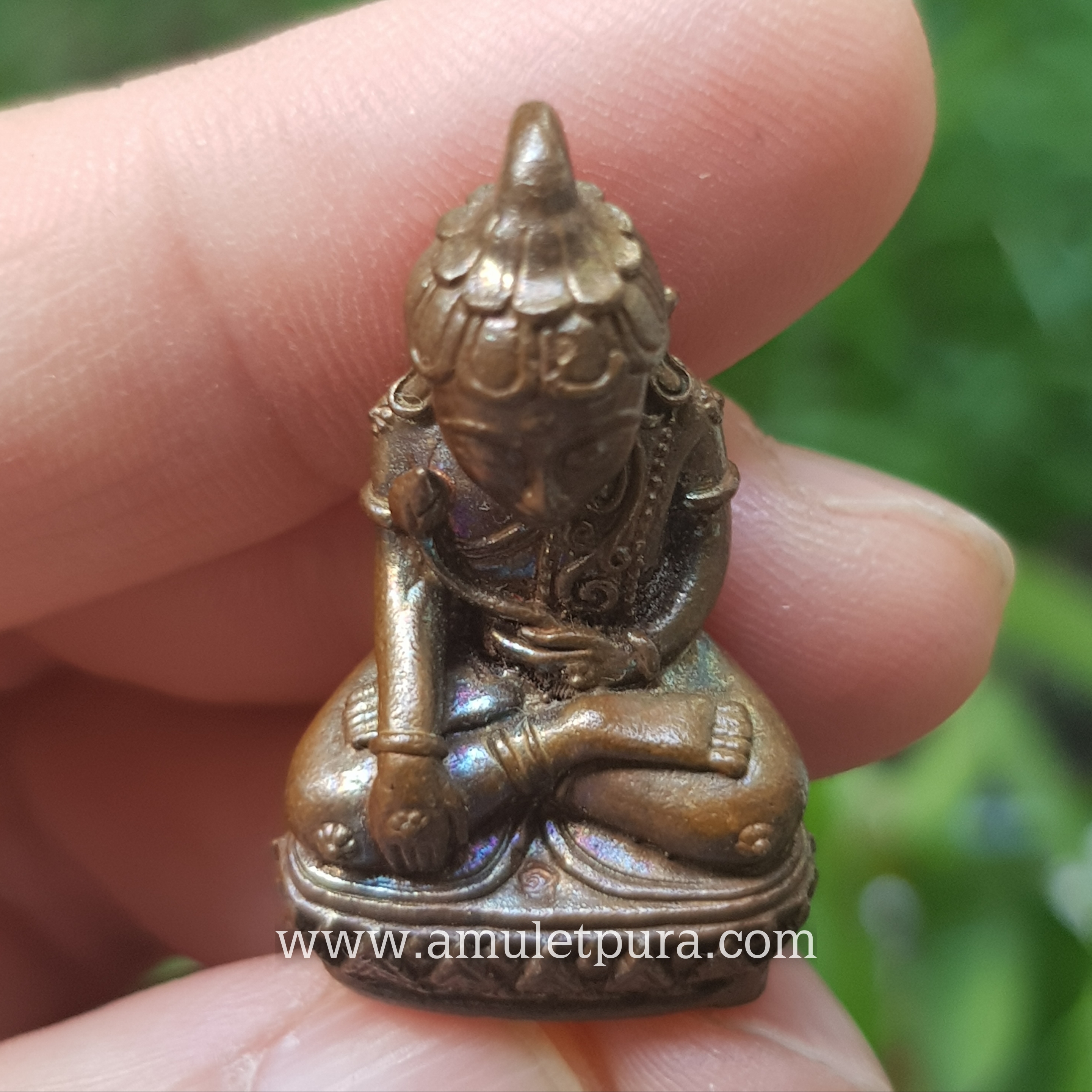 1 ใน 999 องค์ พระกริ่งเชงเย (เชง-เย-จอง-เตง) รุ่นแรก (เนื้อธาตุกายสิทธิ์ มีประกายรุ้ง ฝังจีวร) ปี55 ครูบาออ สำนักสงฆ์พระธาตุดอยจอมแวะ จ.เชียงใหม่ (ตอกโค้ด)