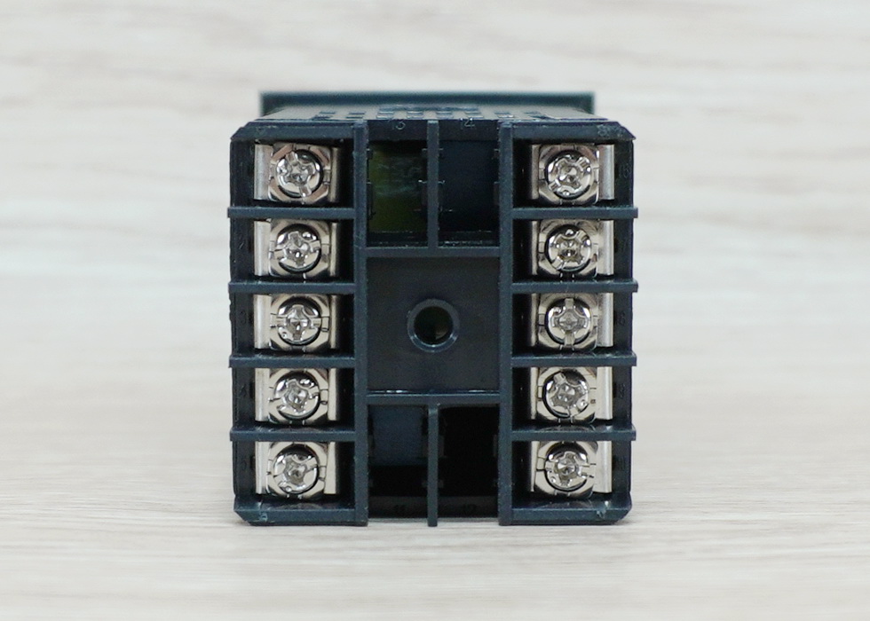 เครื่องควบคุมอุณหภูมิระบบ PID รุ่น REX-C100FK02-M*AN (240V/50HZ) + Thermocouple 0 to 400 °c