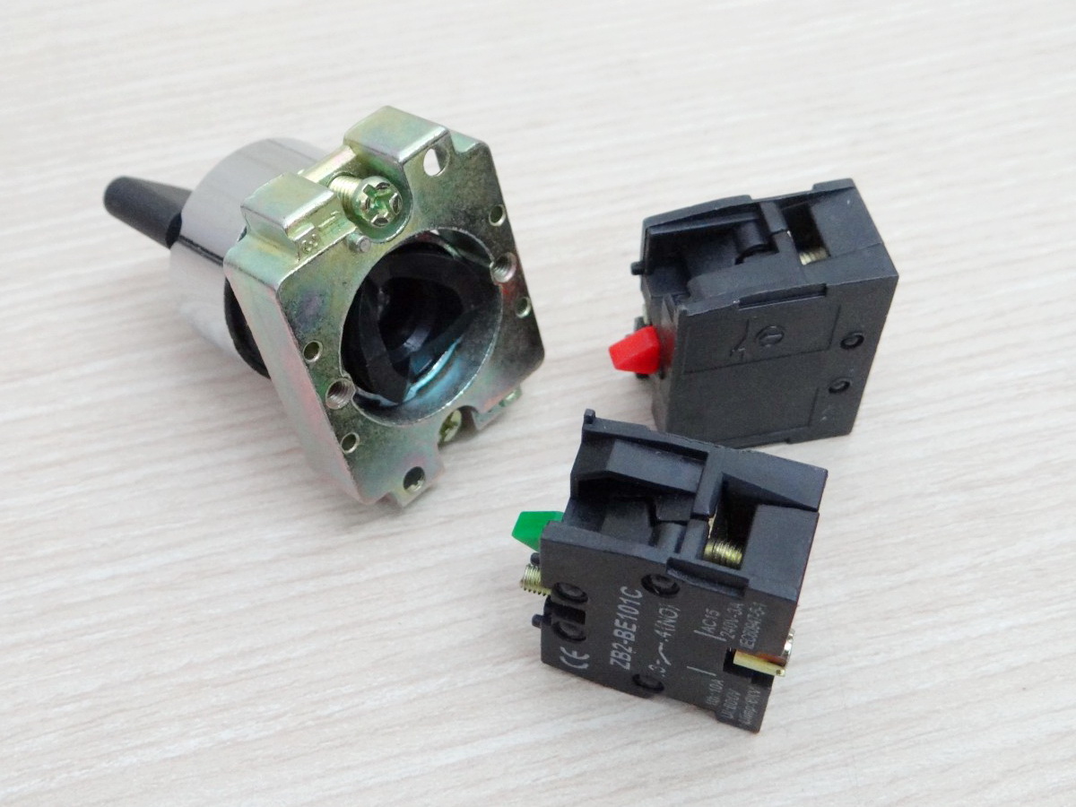 XB2-BD25 600V 10A (2-Position) Maintained Selector Rotary Self-locking Switch ON-OFF