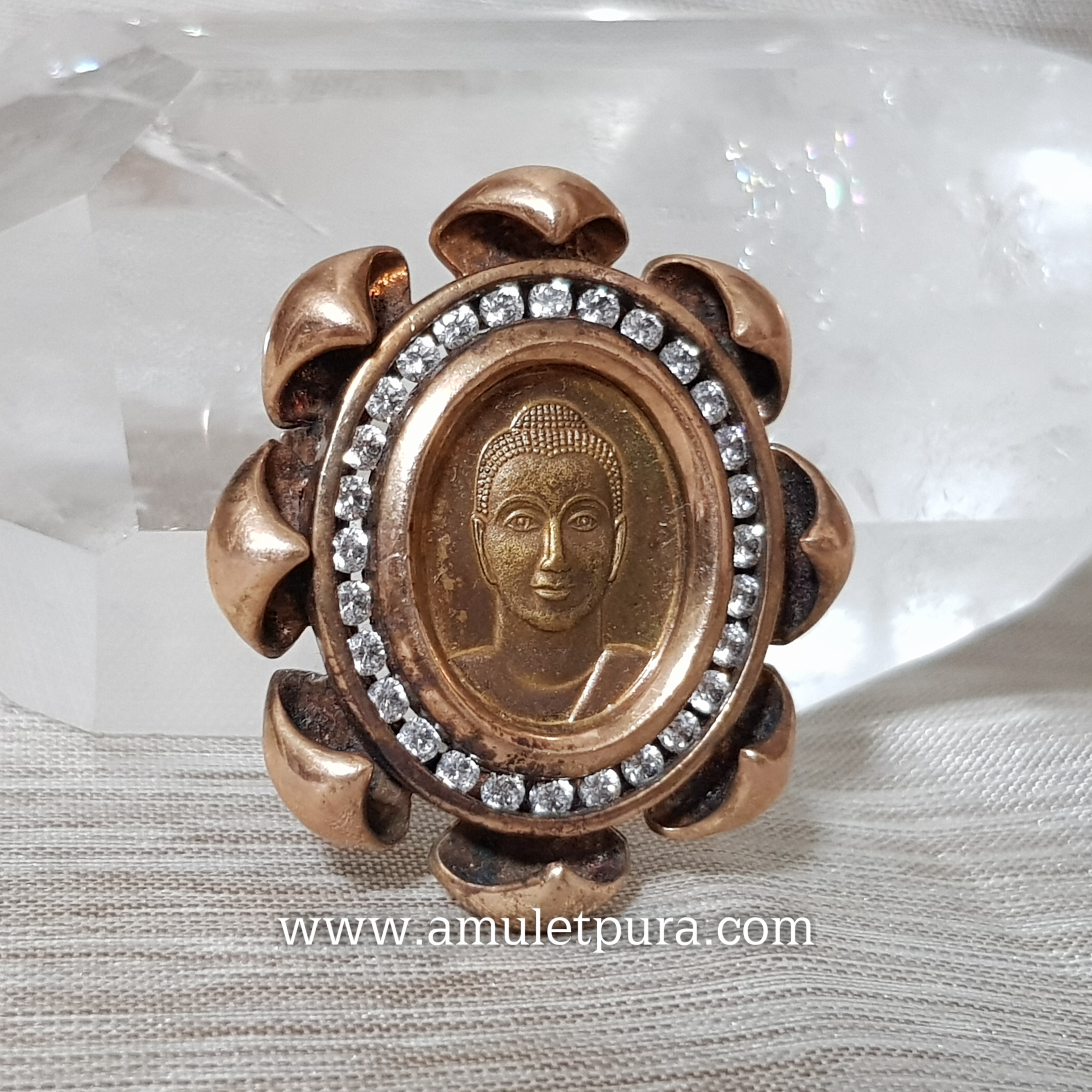 เหรียญพระพุทธล้อมเพชร หลังเข็มกลัด ที่ระลึกพิธีอุปสมบทหมู่ 7,000 รูป 7,000 ตำบลทั่วไทย ปี52 วัดพระธรรมกาย จ.ปทุมธานี