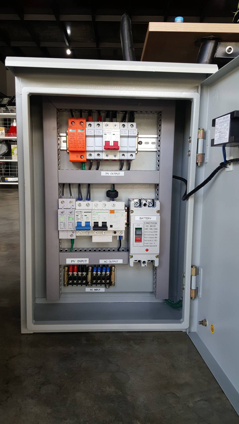 Combiner Box Off Grid 2 String ตู้ทึบ