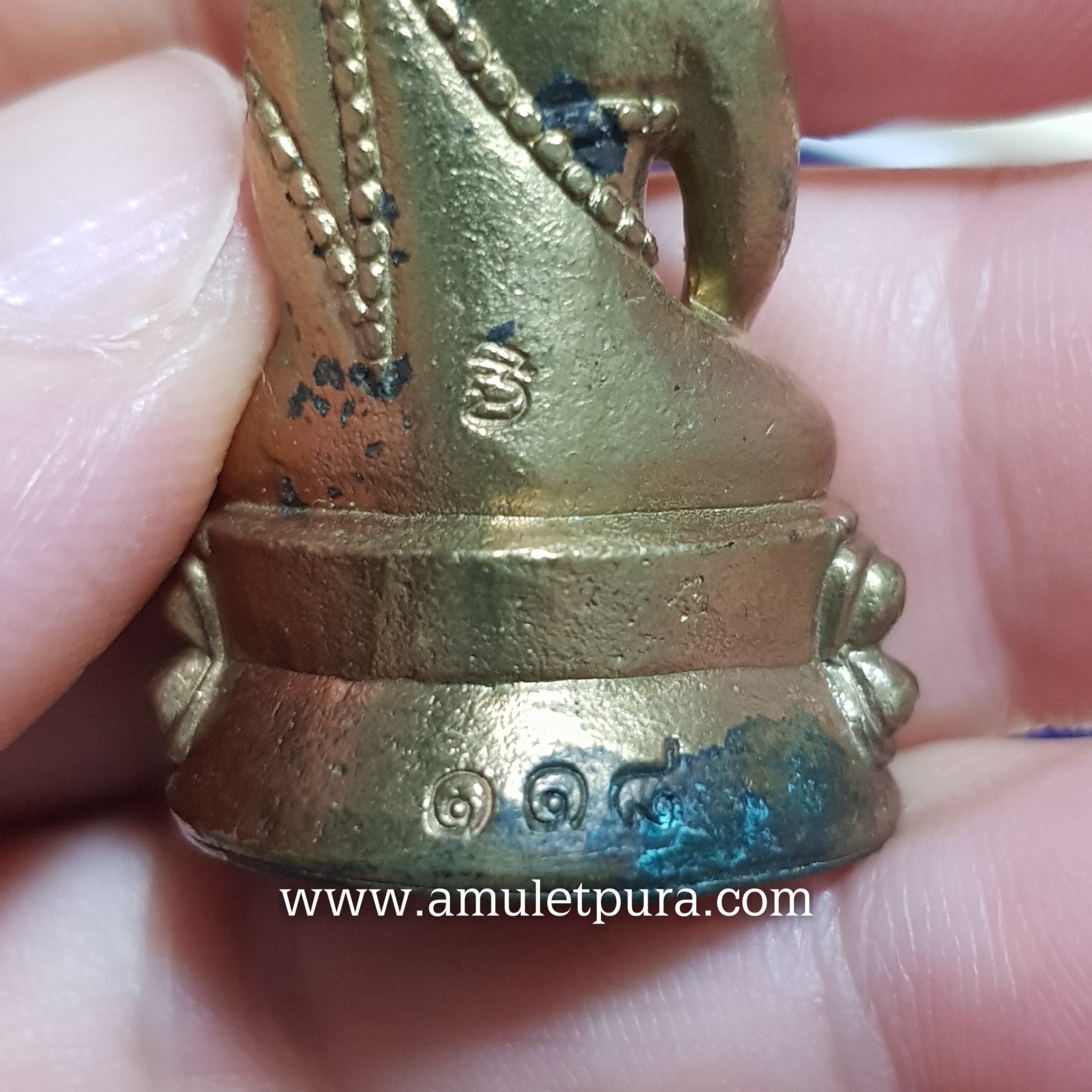 พระกริ่งมหาราช(เนื้อมหาชนวน ก้นทองแดง)ปี60 หลวงปู่ชัชวาลย์ วัดบ้านปูน จ.พระนครศรีอยุธยา(มีโค้ดใต้ฐาน หมายเลข118)