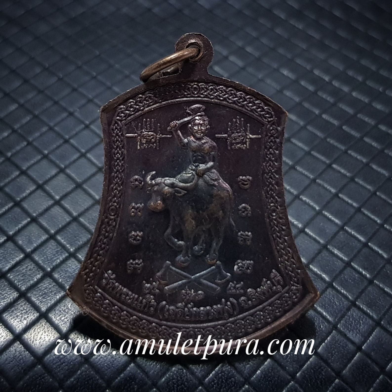 เหรียญคมขวาน รุ่นแรก ปี54 หลวงพ่อองค์ดำ วัดพระแก้ว(เจดีย์กลางทุ่ง)จ.สิงห์บุรี