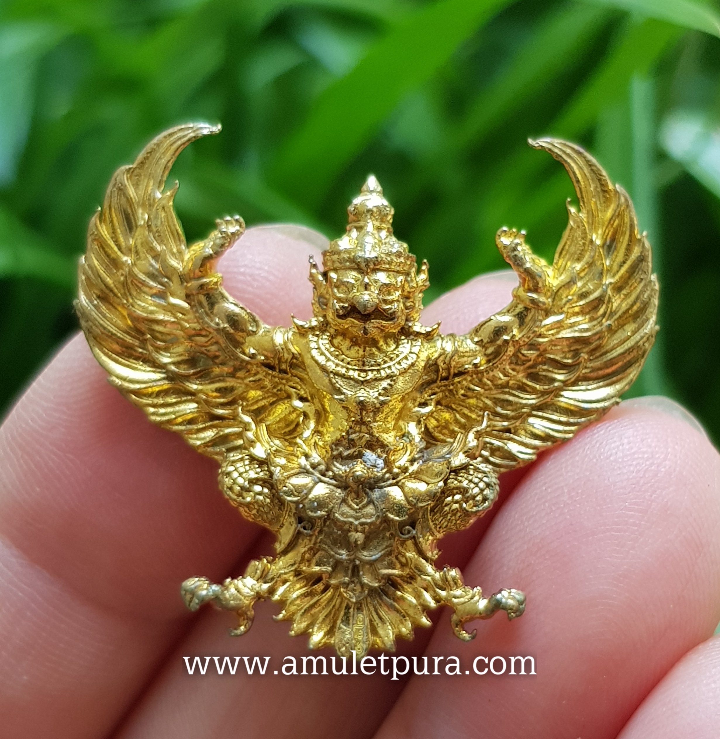 พญาครุฑ รุ่นมหาศรษฐีเฟื่องฟู (พิมพ์เล็ก ทองระฆัง) ปี63 หลวงพ่อฟู วัดบางสมัคร จ.ฉะเชิงเทรา (มีโค้ด หมายเลข492)