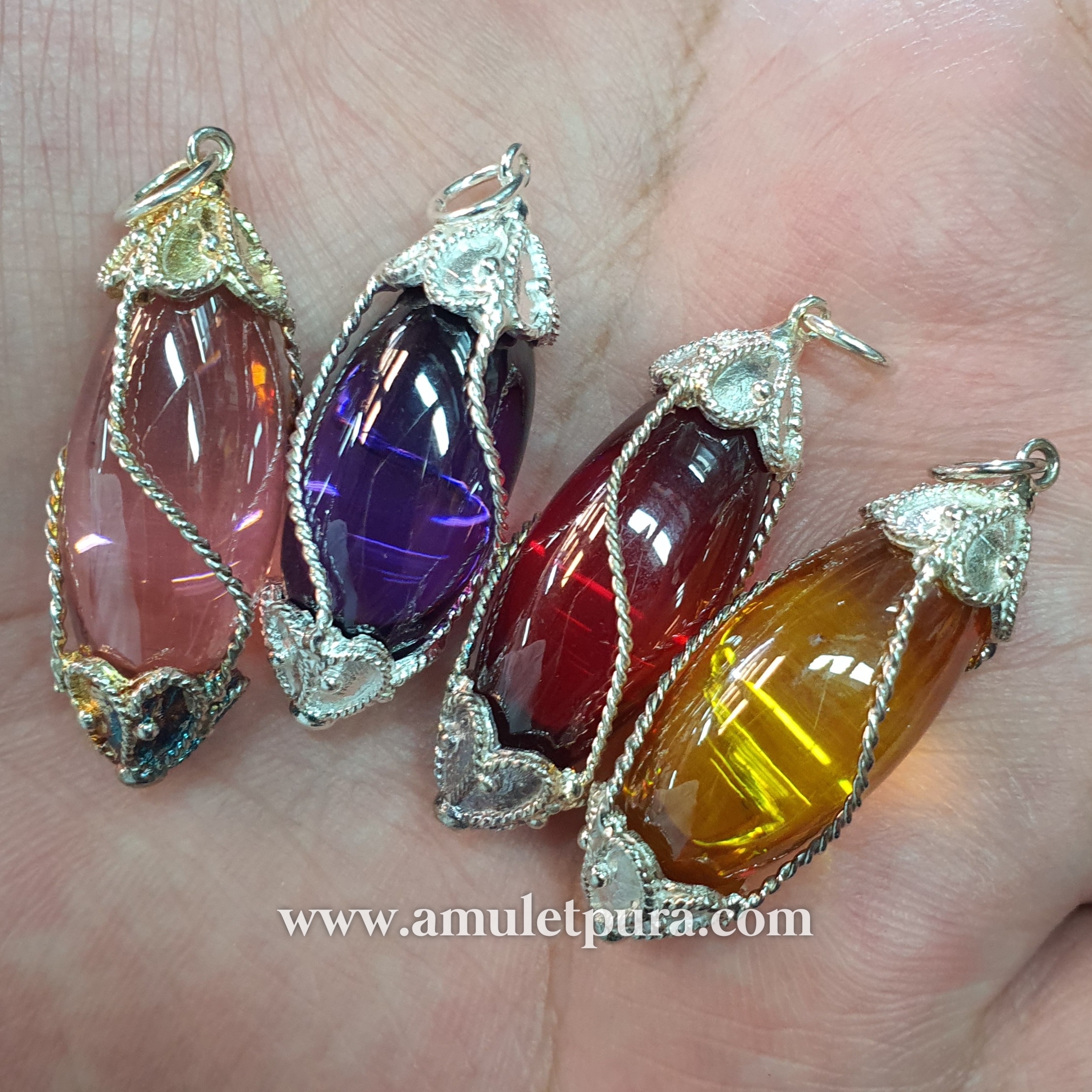 จี้เพชรพญานาคสัณฐานลูกรักบี้ : สีม่วง