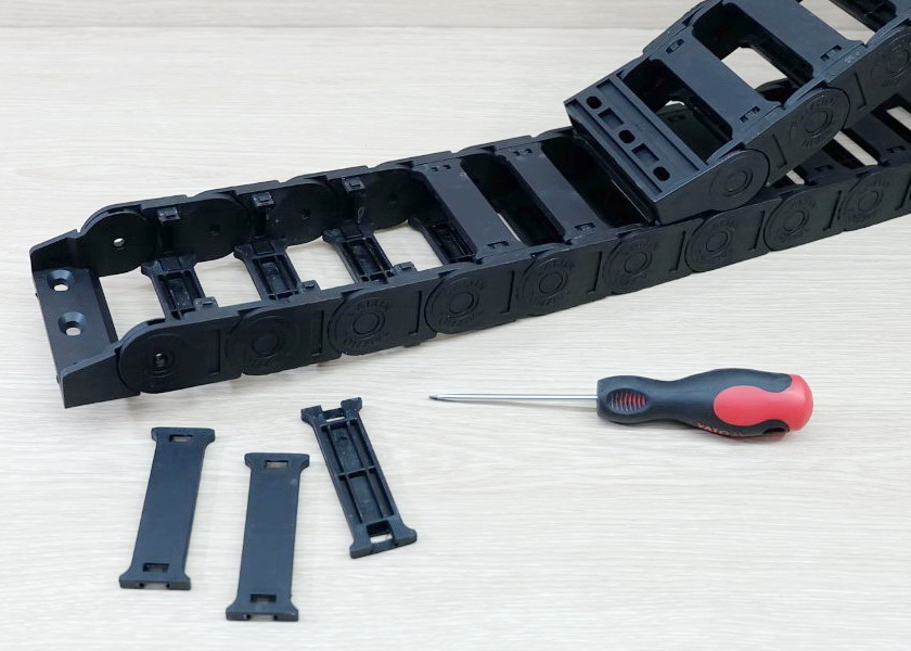 25 X 77 mm Cable Drag Chain R75mm ยาว 1M และ End Bridge Connectors (Bridge opening)