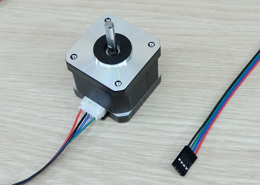 Usongshine - Stepper Motor (Nema17) แรงบิด 42 N.cm 1.5A (17HS4401S) Black End