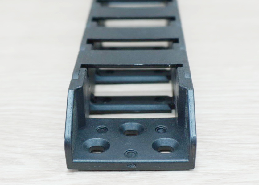 15 X 30 mm Cable Drag Chain R38mm ยาว 1M และ End Connectors (Bridge open outside)