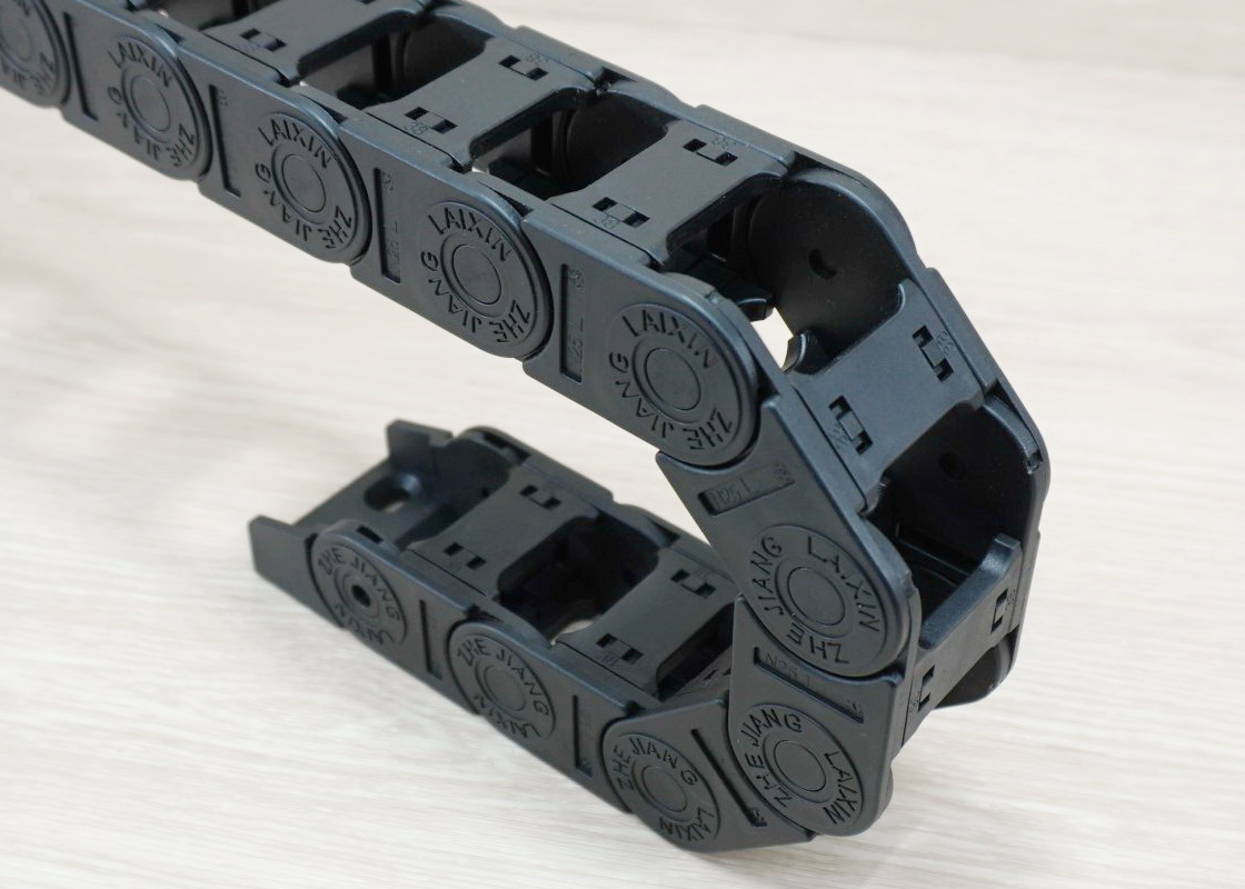 25 X 38 mm Cable Drag Chain R55mm ยาว 1M และ End Bridge Connectors (Bridge opening)