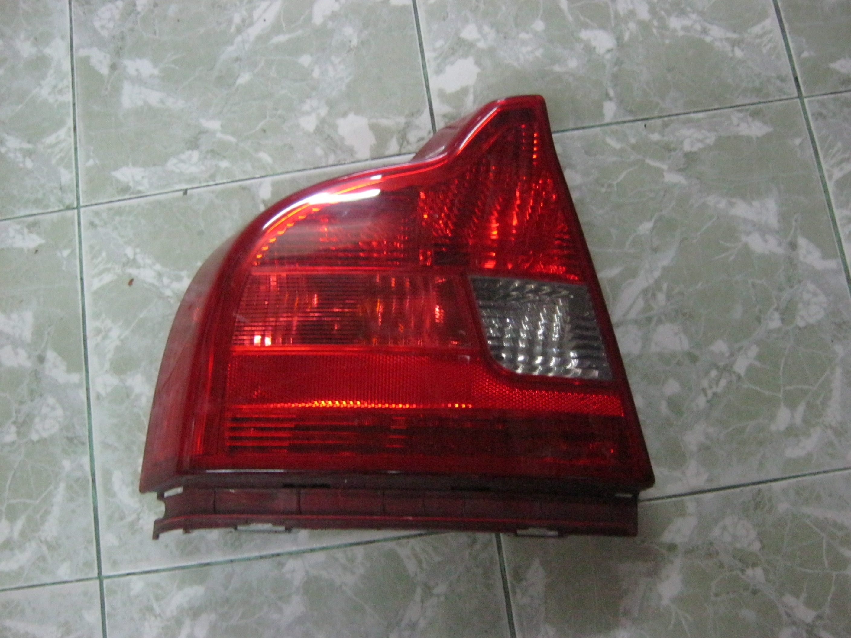 ไฟท้าย VOLVO S80 ปี2002