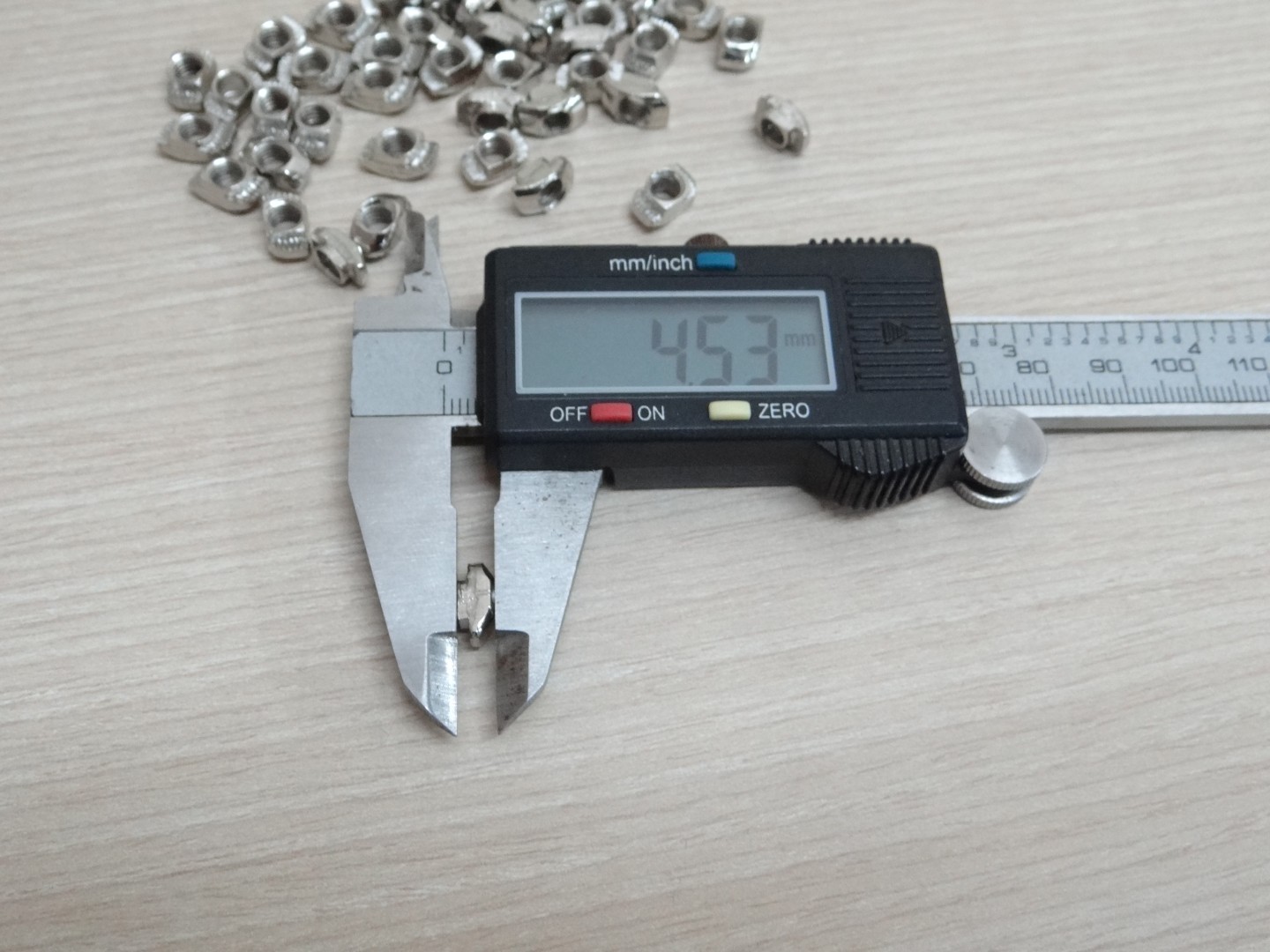 Free Nut M5 (20 ตัว/ชุด) สำหรับ Series 20 Alu Profile